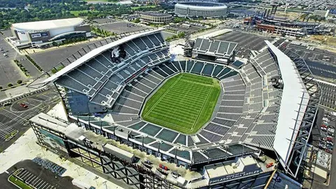 《揭秘激情对决！平维拉与伊劳拉热议英超赛场，直播解析满意度巅峰时刻》